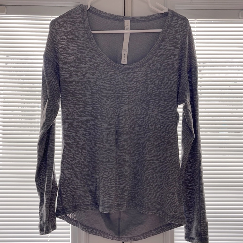 Lululemon longsleeve shirt. Gray. Size 8.